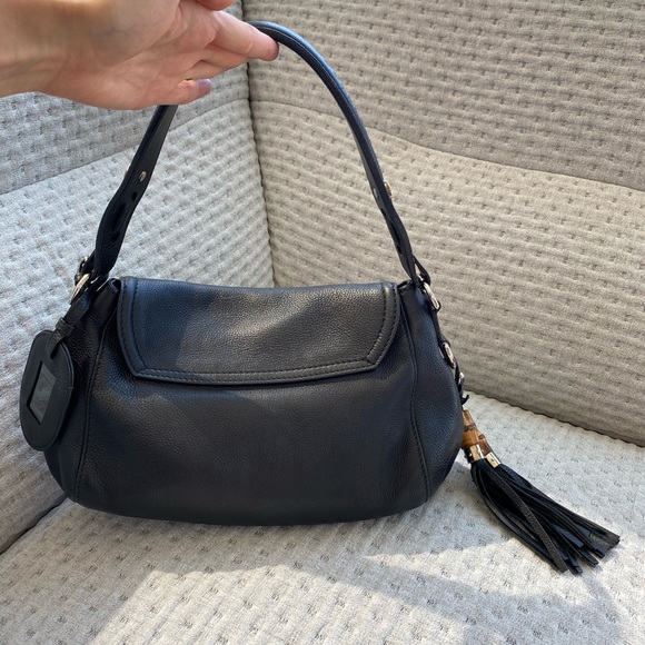 Gucci Authentic Black Shoulder Leather Purse - Picture 2 of 4